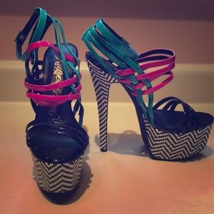 Nelly Bernal herringbone heels